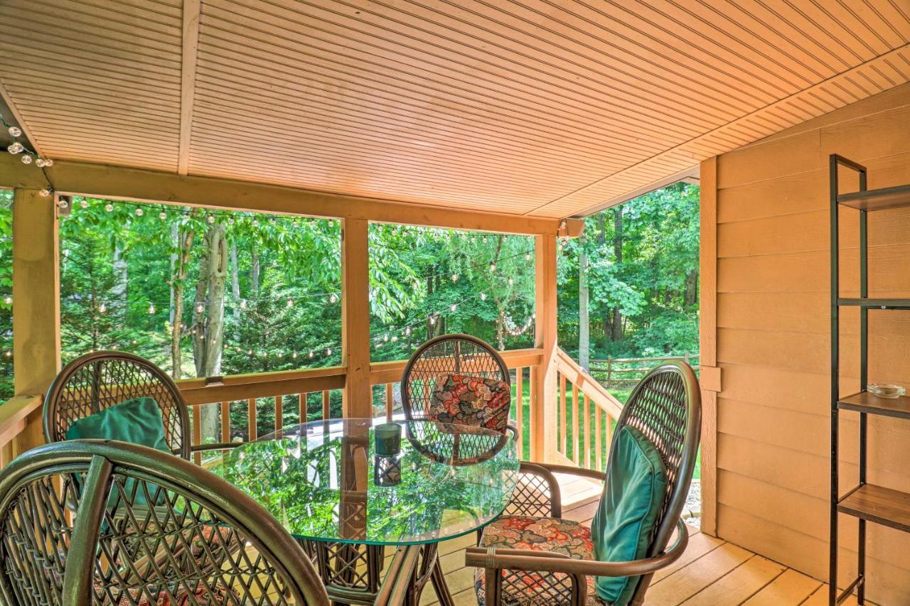 Vintage Creekside Cottage With Hot Tub And Grill! Maggie Valley Exterior foto