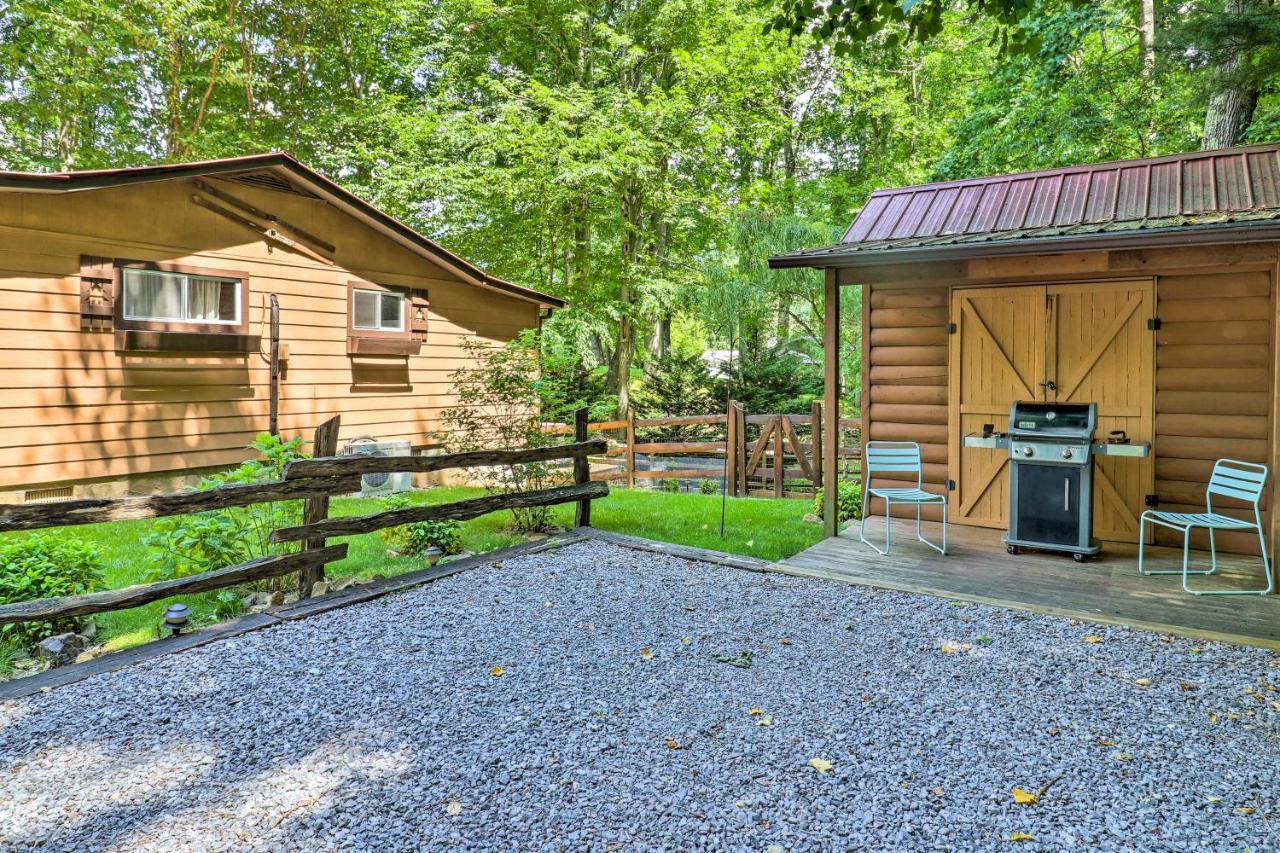 Vintage Creekside Cottage With Hot Tub And Grill! Maggie Valley Exterior foto