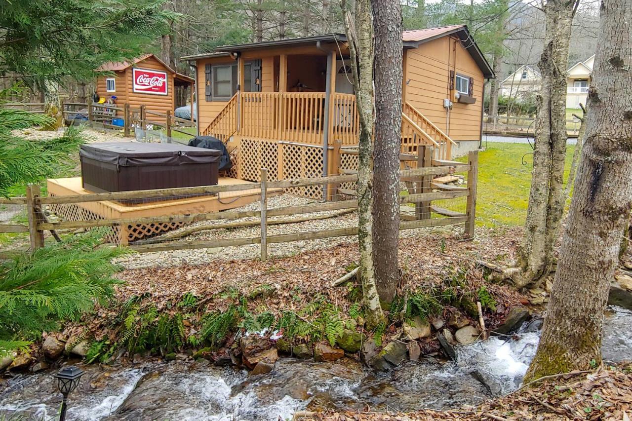 Vintage Creekside Cottage With Hot Tub And Grill! Maggie Valley Exterior foto